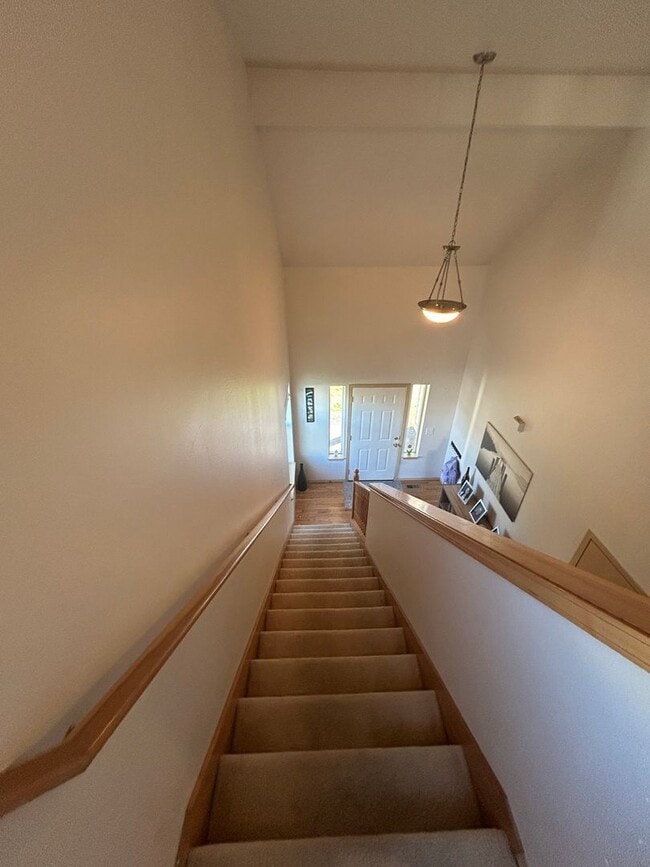 Building Photo - 4B, 2.5BA Pet-friendly home w/2-car garage...
