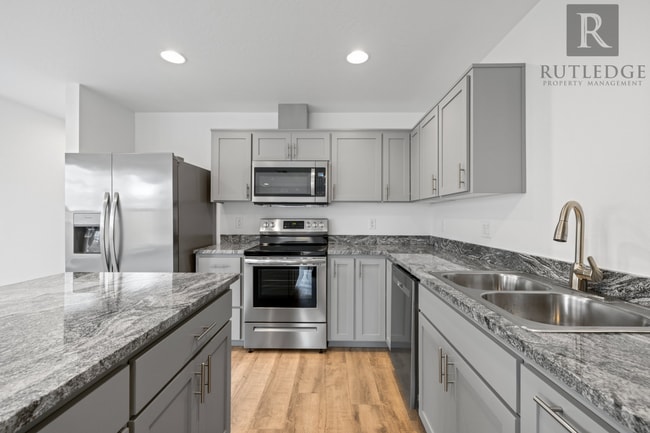 Building Photo - Beautiful New 3 Bedroom Townhome