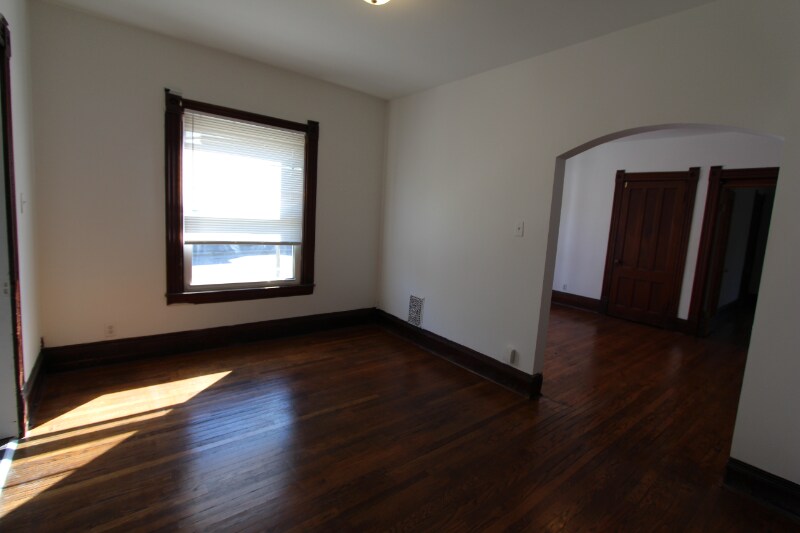 Building Photo - 213 S Lowell Ave