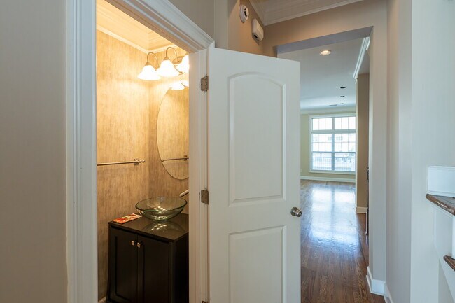 Building Photo - 913 Telfair Close