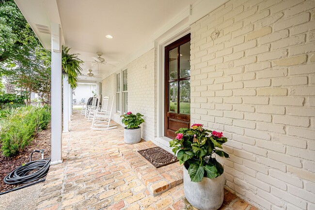 Building Photo - Coastal Living at Its Best – Fully Furnish...