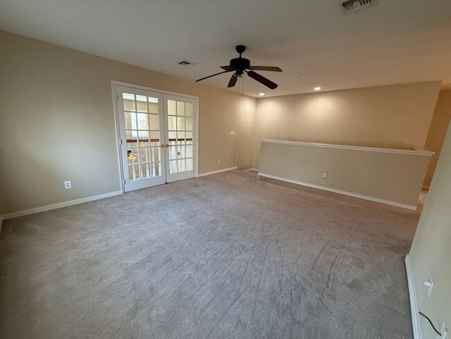 Building Photo - 139 Hallette Dr