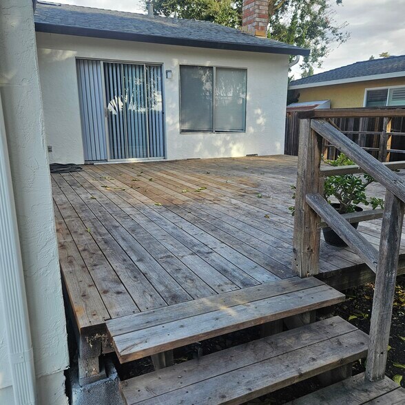 Building Photo - 2838 Saint Denis Dr