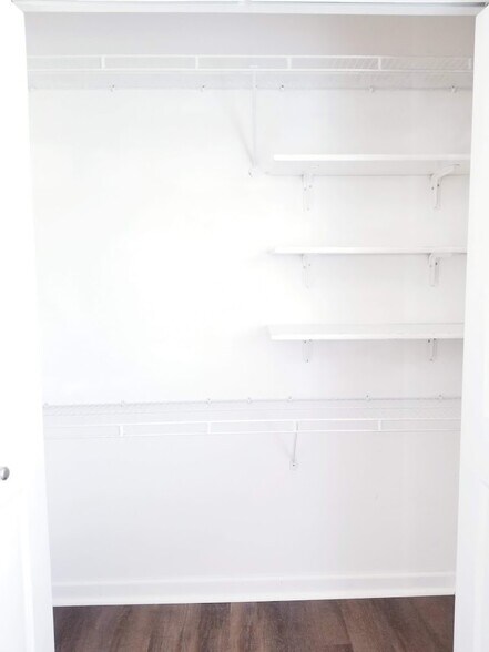 Building Photo - 1230 Murray St NE #5