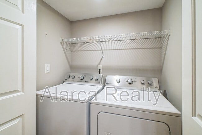 Building Photo - 3909 N Course Dr