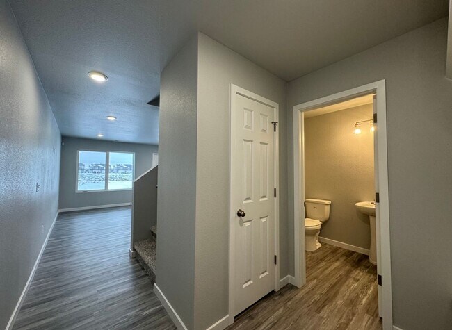 Building Photo - 3916 Scorpio Dr SE