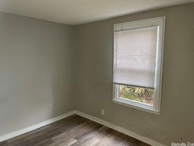 Building Photo - 202 Roosevelt Rd