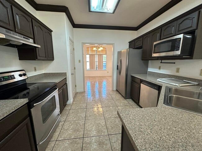 Building Photo - 302 Echo Valley Dr