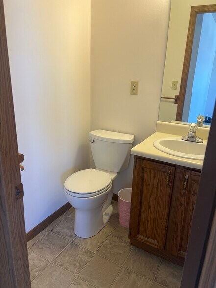Building Photo - 4024 Canterbury Dr
