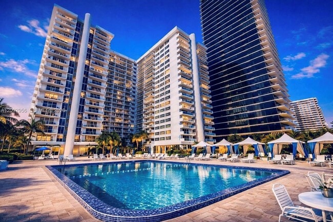 Building Photo - 2030 S Ocean Dr