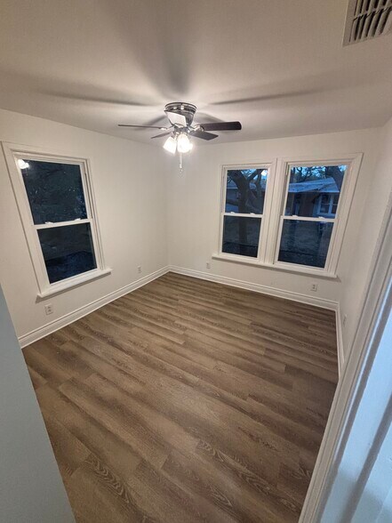 Building Photo - 2218 Saunders St