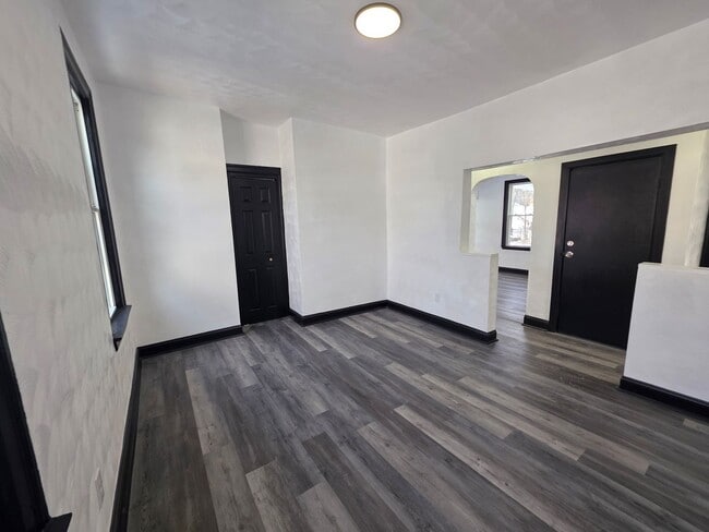 Building Photo - Fully updated 24 bedroom 1 bathroom apartment for rent in Crafton!