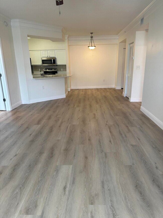 Building Photo - 9905 Baywinds Blvd