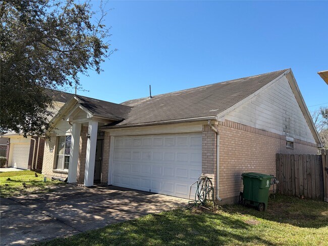 Building Photo - 15738 Boonridge Rd