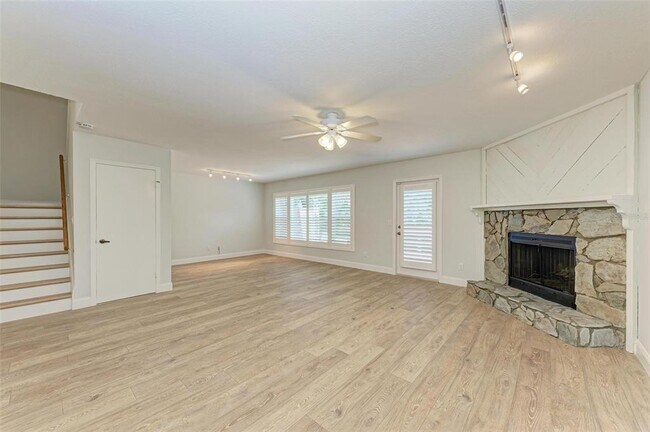 Building Photo - 2927 W Gandy Blvd
