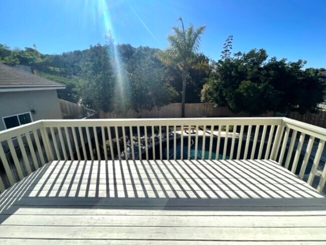 Building Photo - Gorgeous Bonita  home with a pool