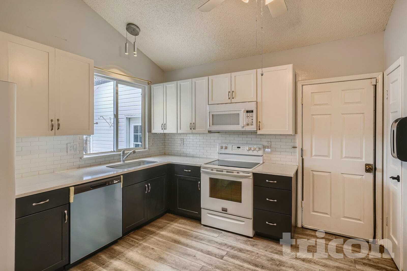 Building Photo - 1721 S Genoa Way