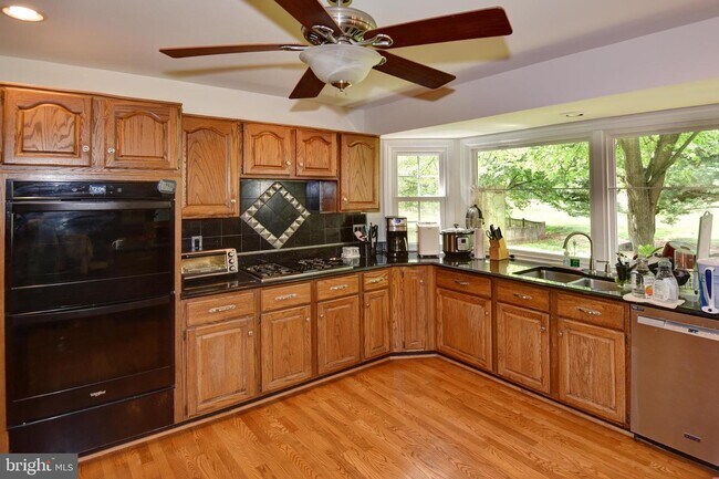 Building Photo - 13043 Farthingale Dr