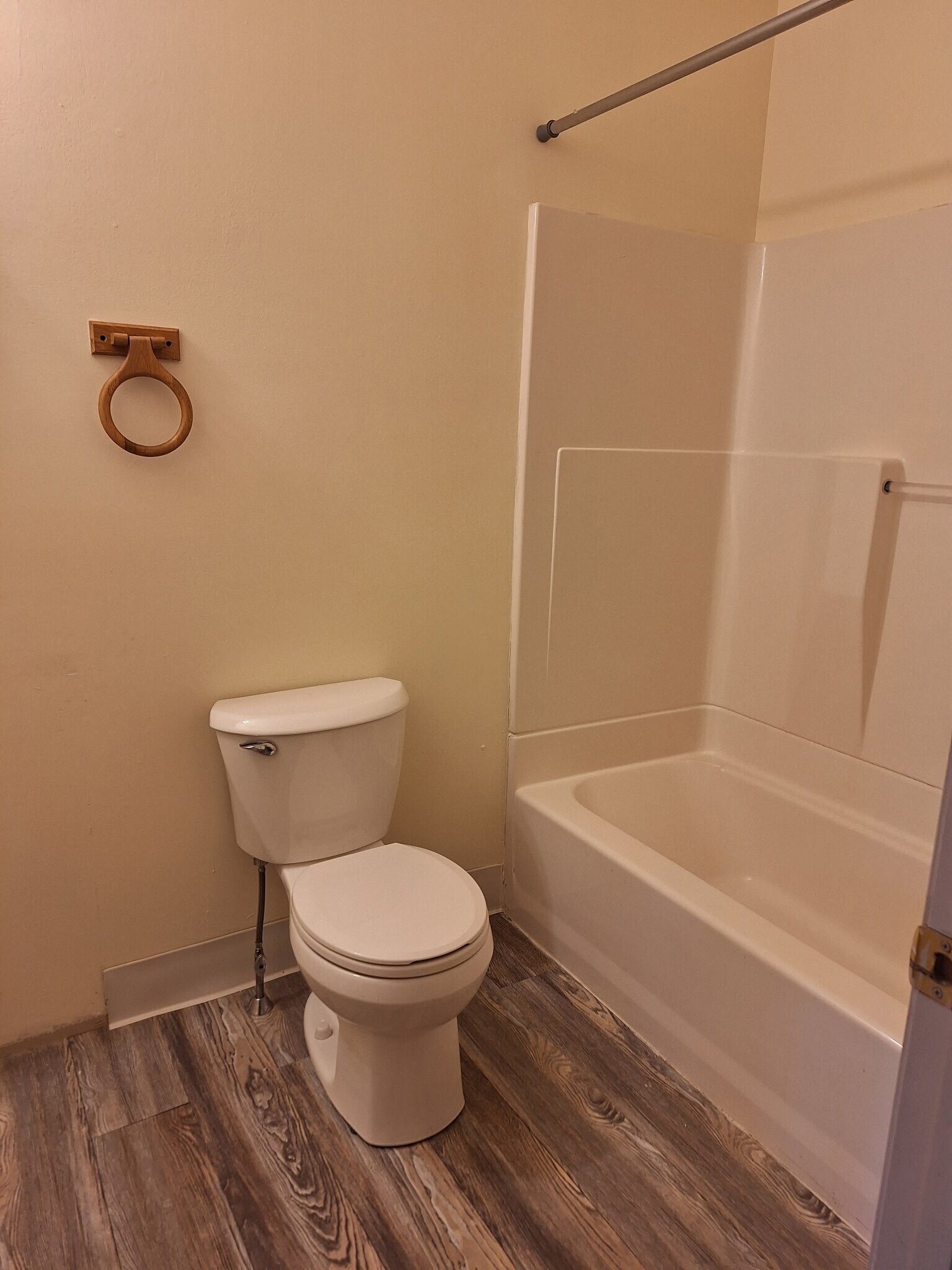 Building Photo - 464 Howe Ave