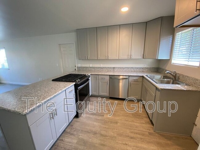 Building Photo - 5716 W Robinwood Ave