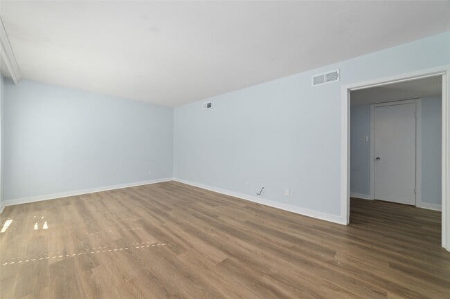 Building Photo - 3300 Yorktown St