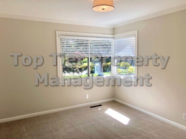 Building Photo - Very nice 4 Bed/3 Bath/2,145 Sqft House in West Danville available 6/15 for Lease!