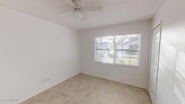 Building Photo - 8011 Bracken Ln