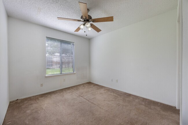 Building Photo - 16830 Spruce Run Dr