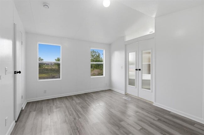 Building Photo - 376 Rae Ln