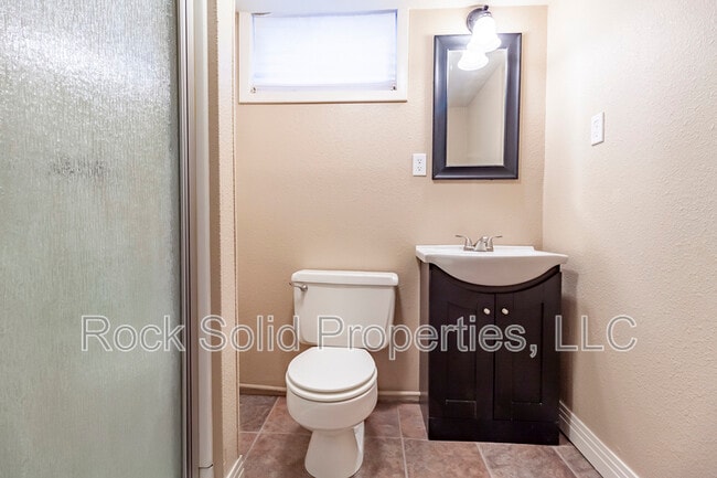 Building Photo - 1529 Walnut Dr