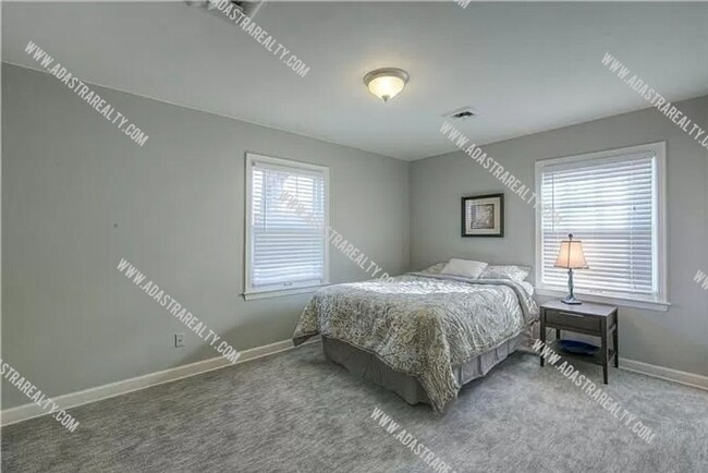 Building Photo - Beautiful Roeland Park Ranch-Available NOW!!