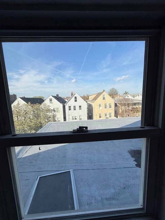 Building Photo - 129 W 20th St