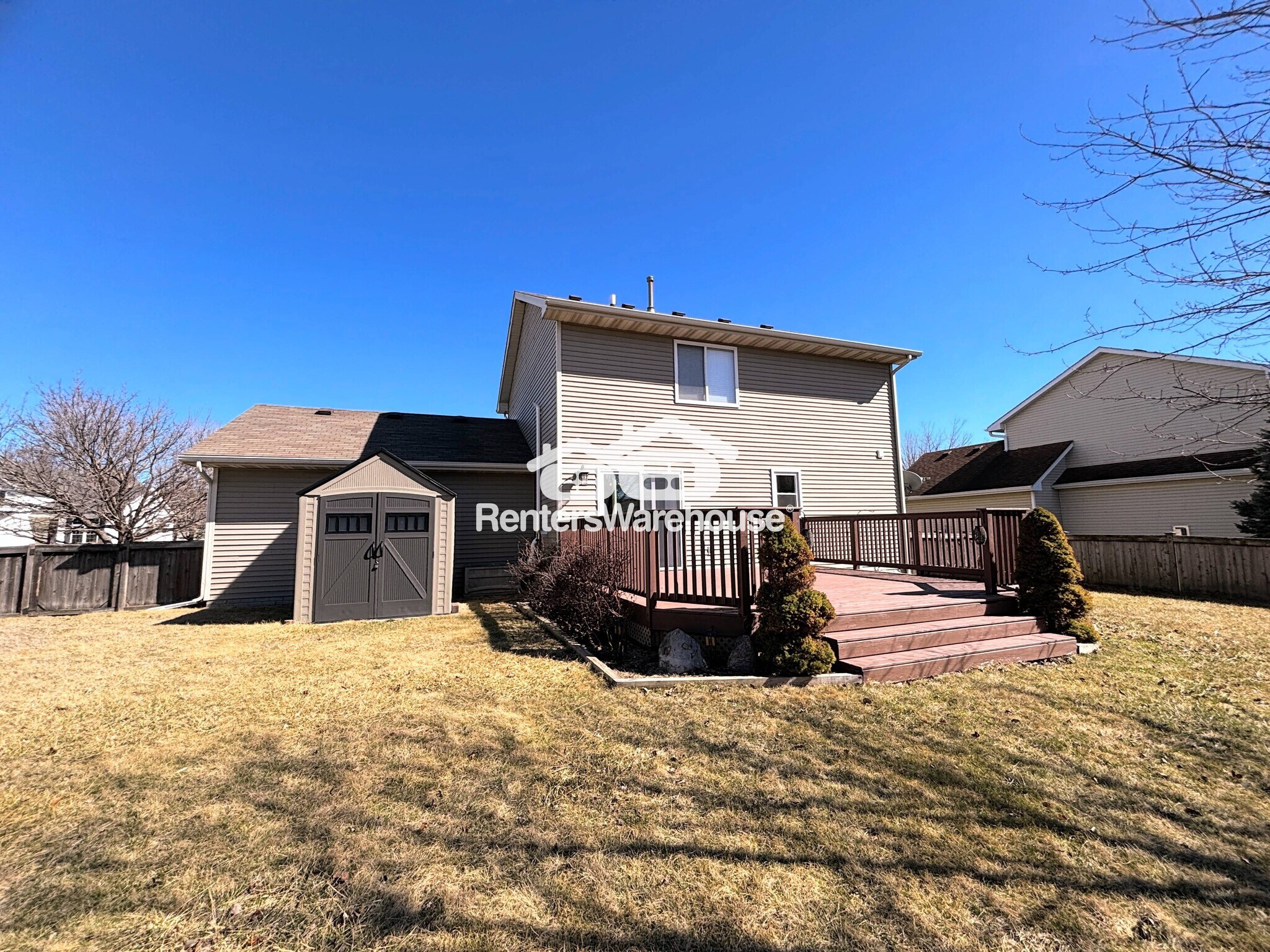 Building Photo - 330 NE Cardinal Ln