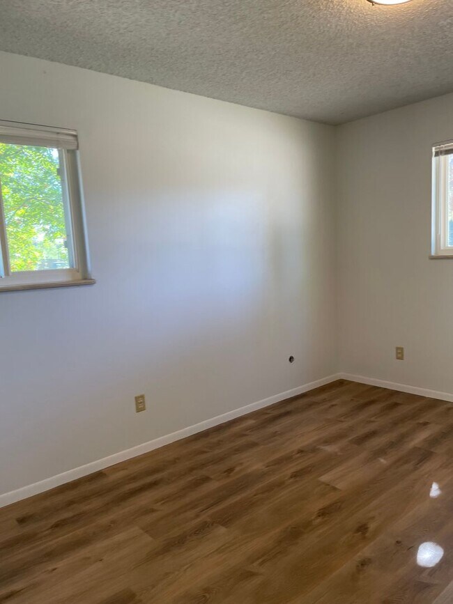 Building Photo - 2143 Ryeland Ln
