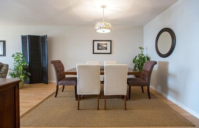Building Photo - Live by the Bay: Renovated 2 Bed, 2 Bath