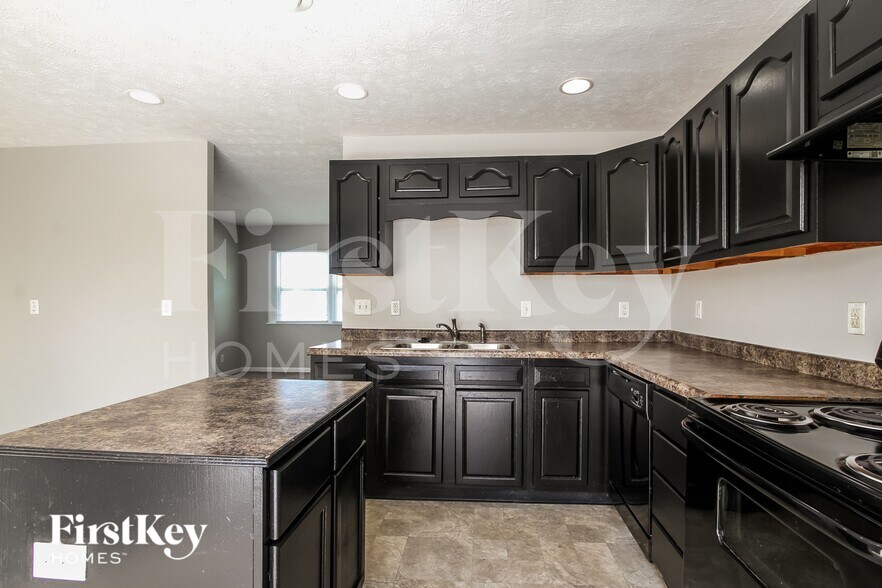 Building Photo - 2856 N Boehning St