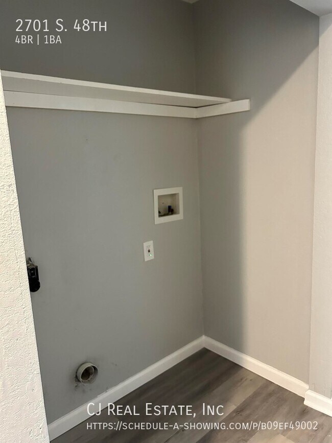 Building Photo - 2701 S 48 St