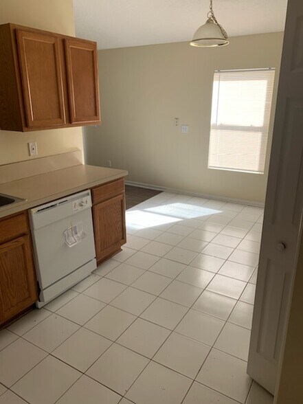 Building Photo - 3013 Thorn Glen Ct