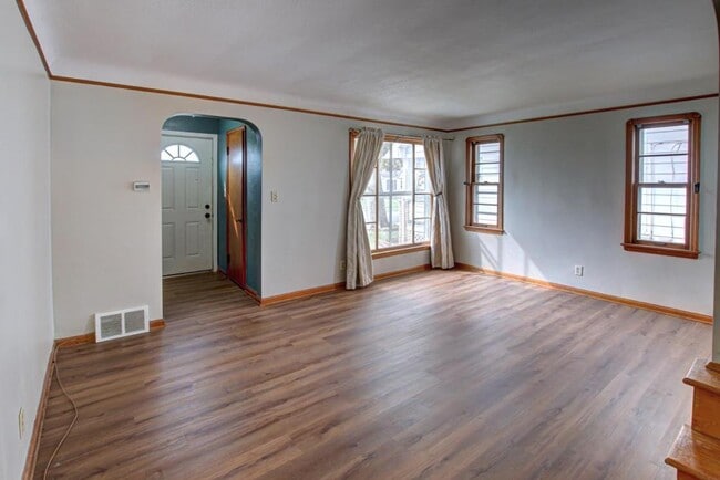 Building Photo - 6206 Alber Ave