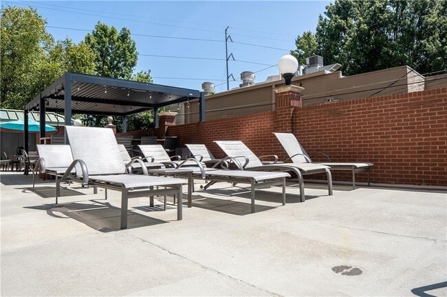 Building Photo - 3820 Roswell Rd NE