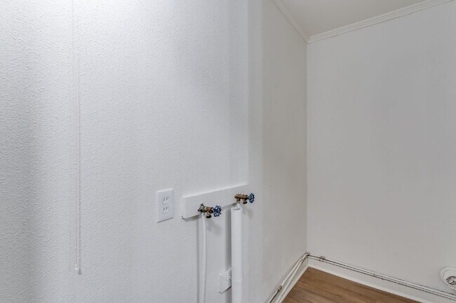 Building Photo - 4309 E Lincoln St