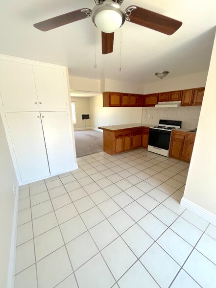 Building Photo - 1318 W Winn Dr