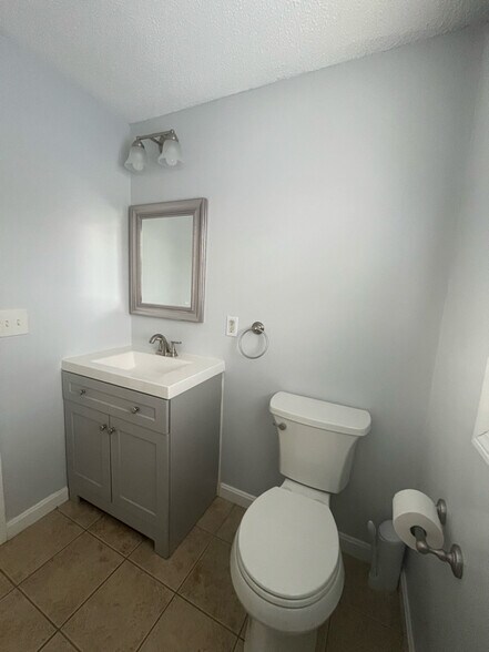 Building Photo - 775 Chicopee St