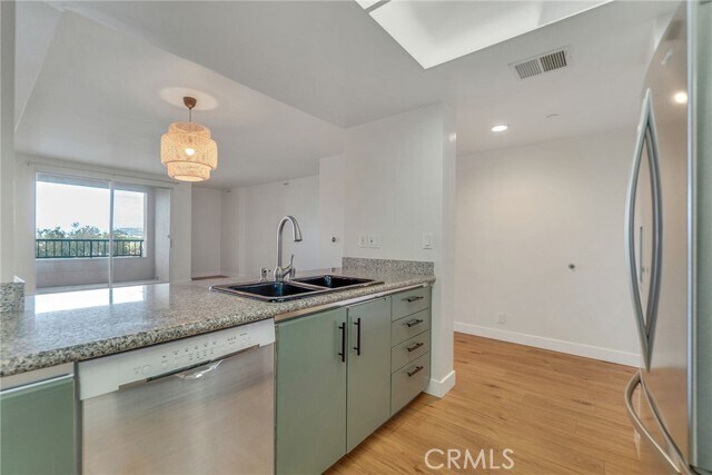 Building Photo - 850 E Ocean Blvd