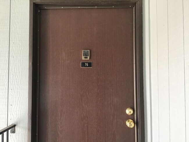 Building Photo - Apartment in Carson Park Condominium
