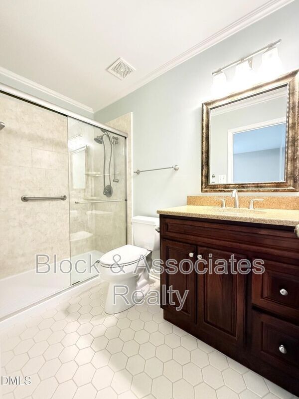 Building Photo - 6400 Meadow View Dr