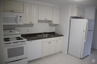Building Photo - 2 Bed 1 Bath available 9/1