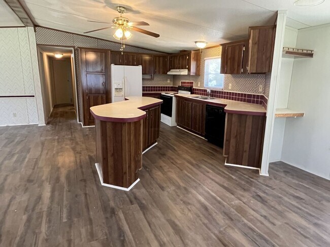 Building Photo - Quiet living 3 bed, 2 bath Ranch near Mint Hill