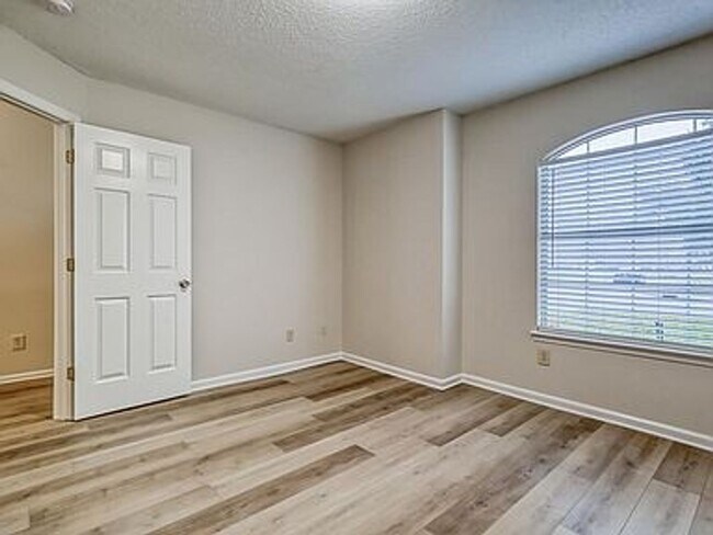 Building Photo - St Johns Rental