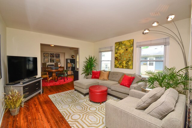 Living Room - 517 Anderson Blvd